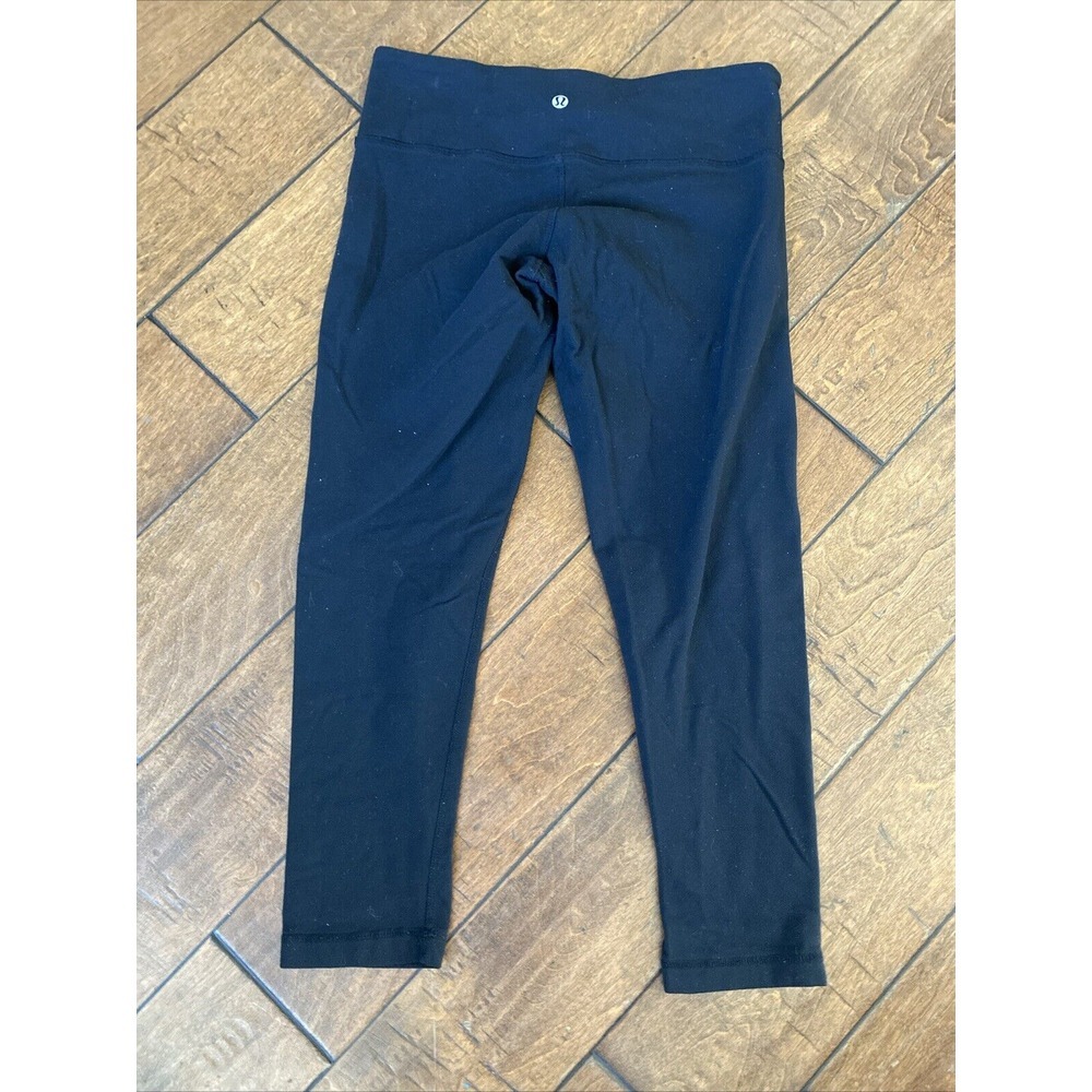 Lululemon solid black crop leggings 21.5" legging Black stretchy Legging Size 6